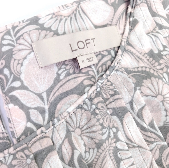 Loft Grey Pink Floral Top Sz S - Picture 5 of 13
